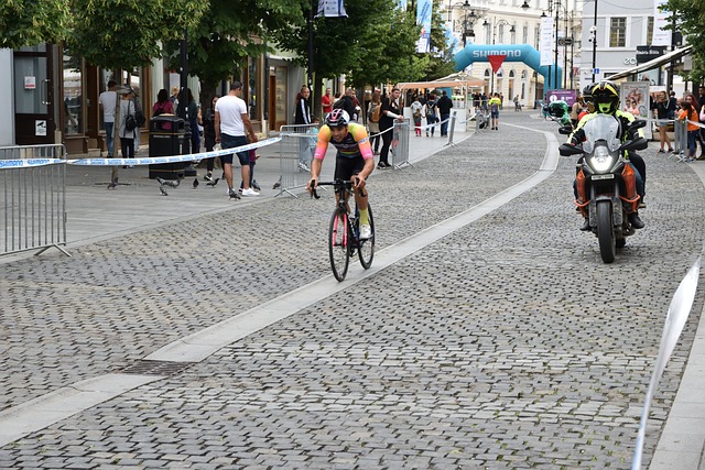 并逐渐瓦解 并逐渐瓦解
